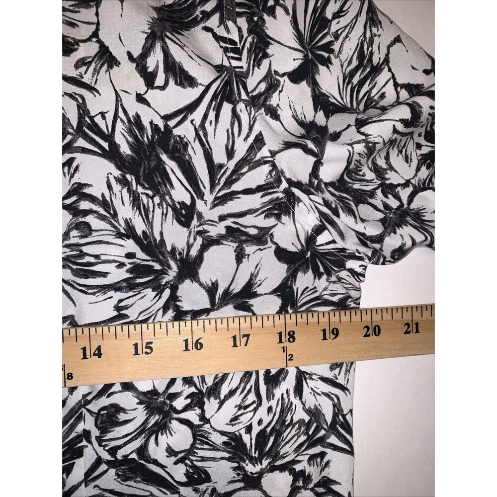 Chicos Size 1 Womens Medium No Iron Button Black And White 100% Cotton Floral - Picture 5 of 6